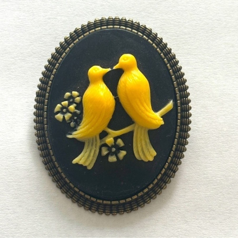 Black and Yellow Bird Cameo Victorian Style Brooch, NWT, Handmade